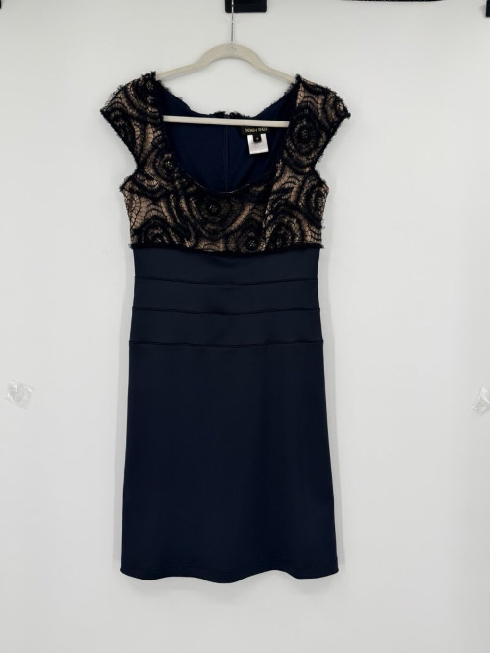 Tadashi Shoji Size 8 Navy Tan Sheath Dress Cap Sleeve  Embellished Cocktail Mesh